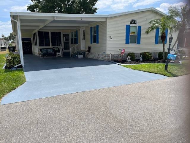 Winter Haven, FL Mobile Home for Sale located at 2704 Lindrick Ct. Four Lakes Golf & Country Club